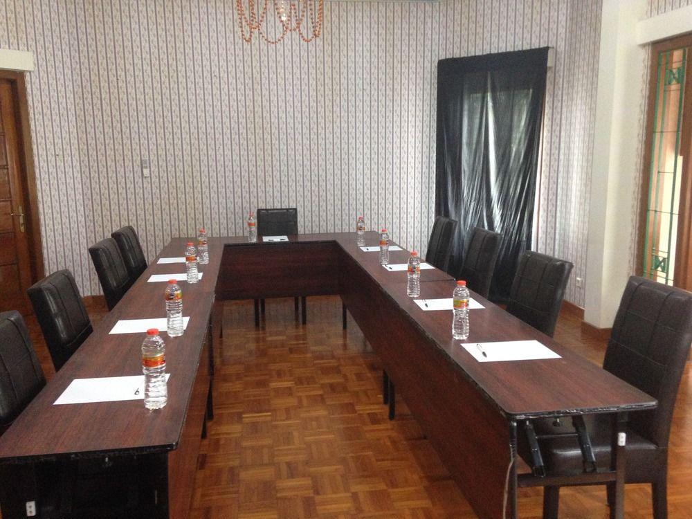Arimbi Pejaten Suites Giacarta Esterno foto