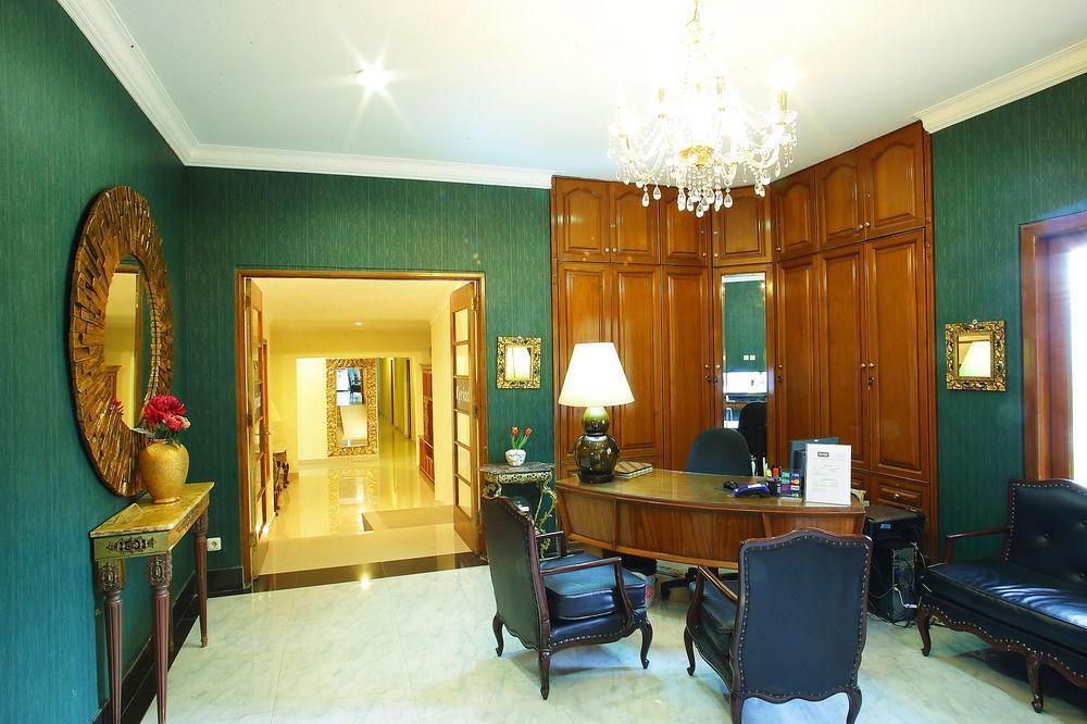 Arimbi Pejaten Suites Giacarta Esterno foto